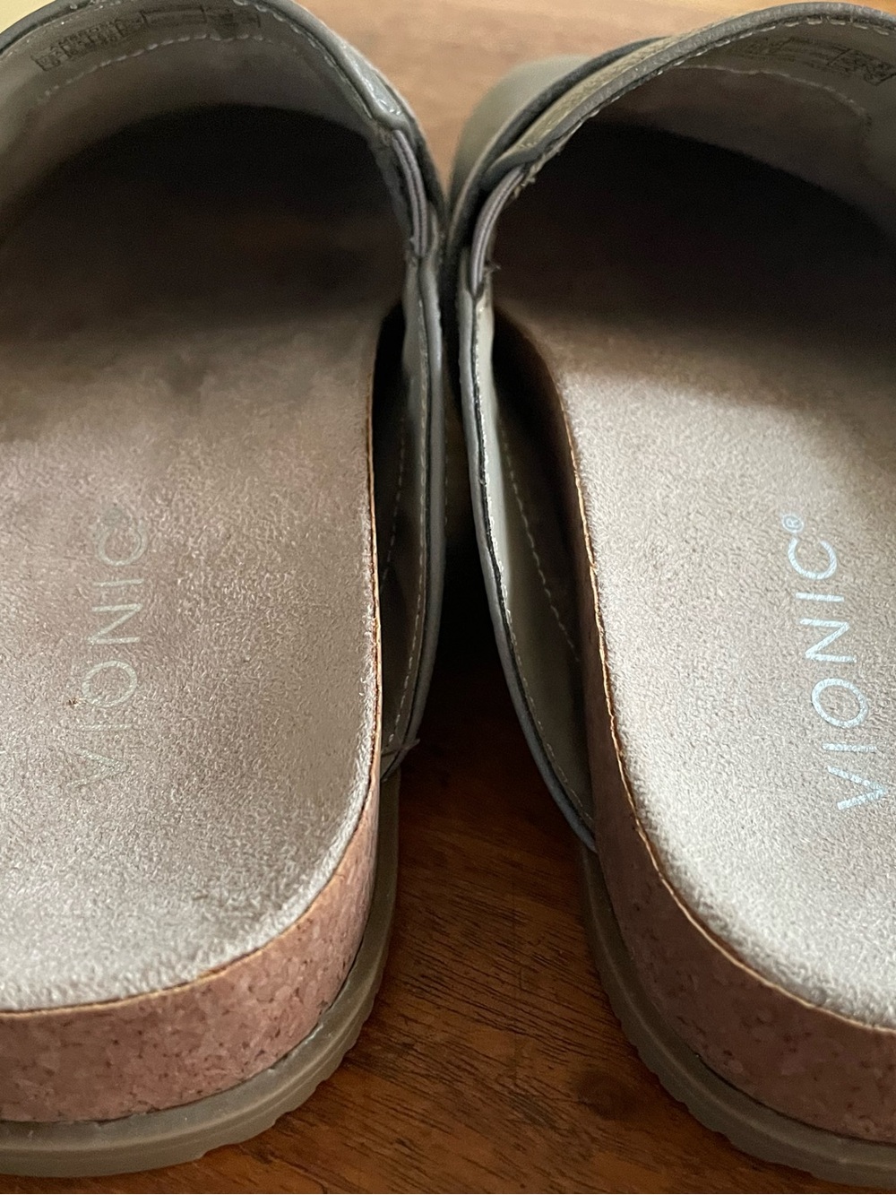 Vionic Ambrosia Gray Leather & Suede Slip-On Clogs - size 9 - Picture 4 of 6